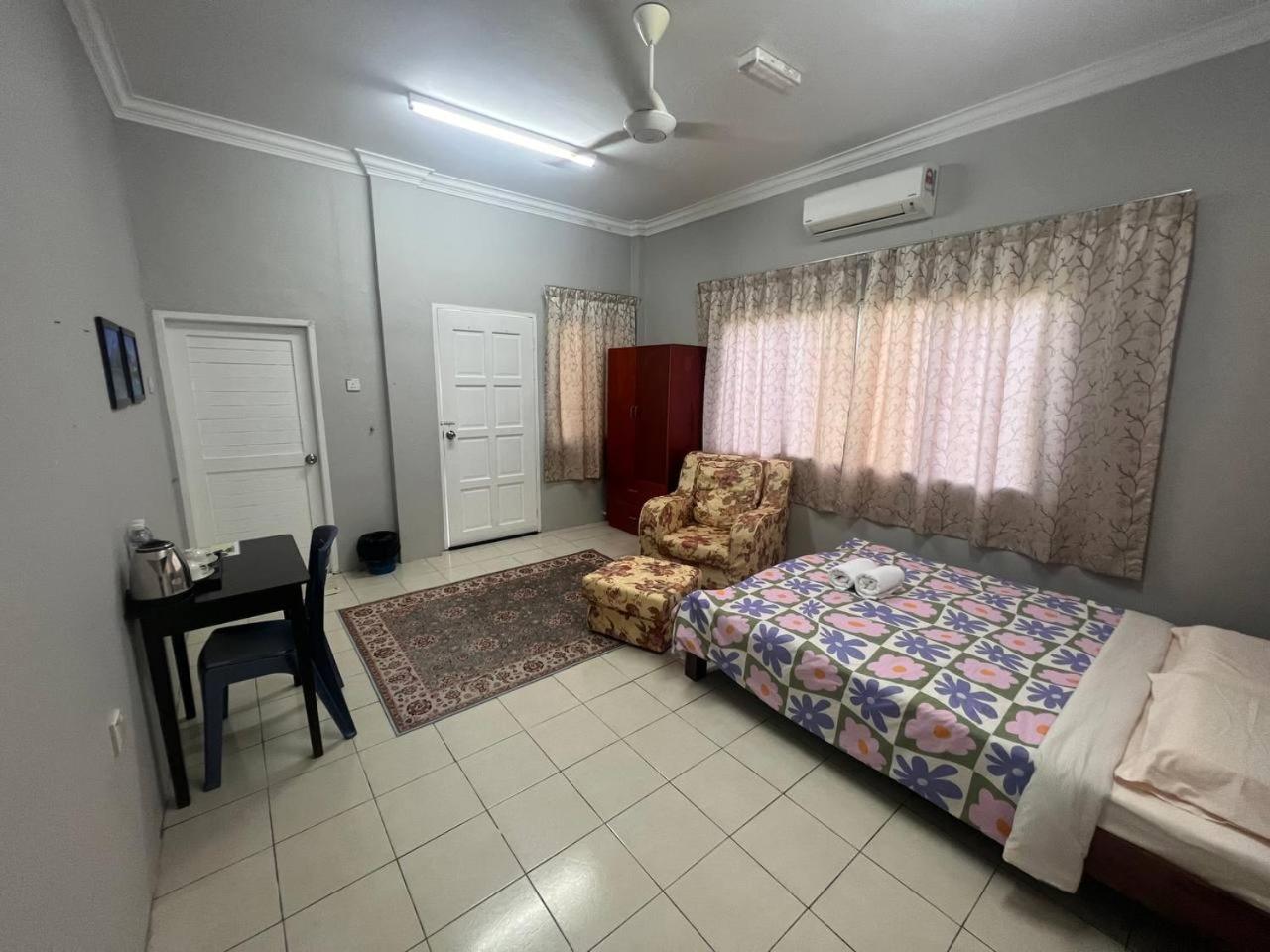 Putra Sentosa Retreat Camp, Sematan Hotel Bilik gambar