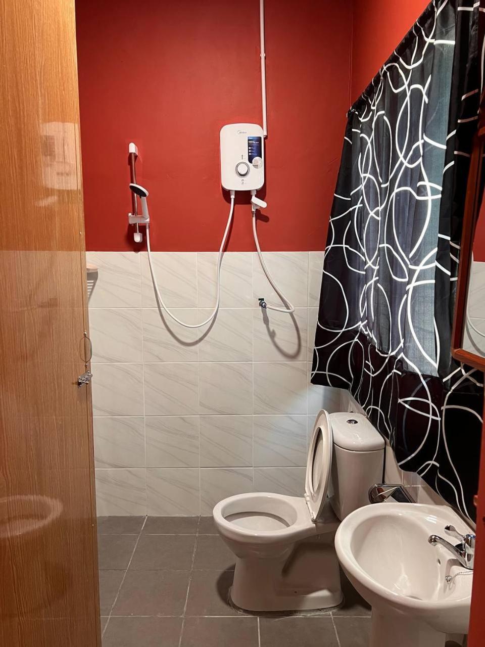 Putra Sentosa Retreat Camp, Sematan Hotel Bilik gambar