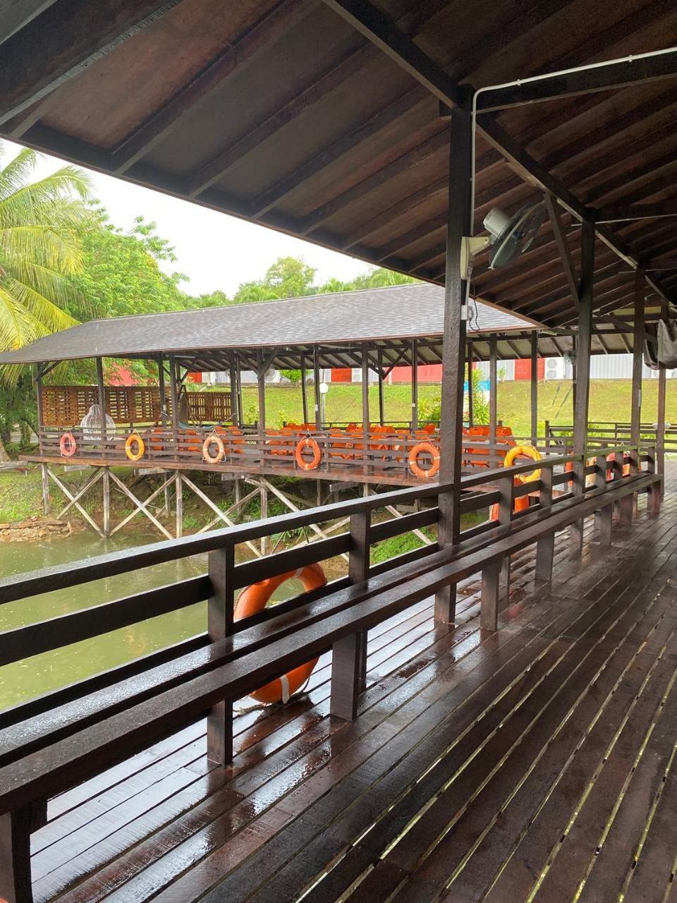 Putra Sentosa Retreat Camp, Sematan Hotel Luaran gambar