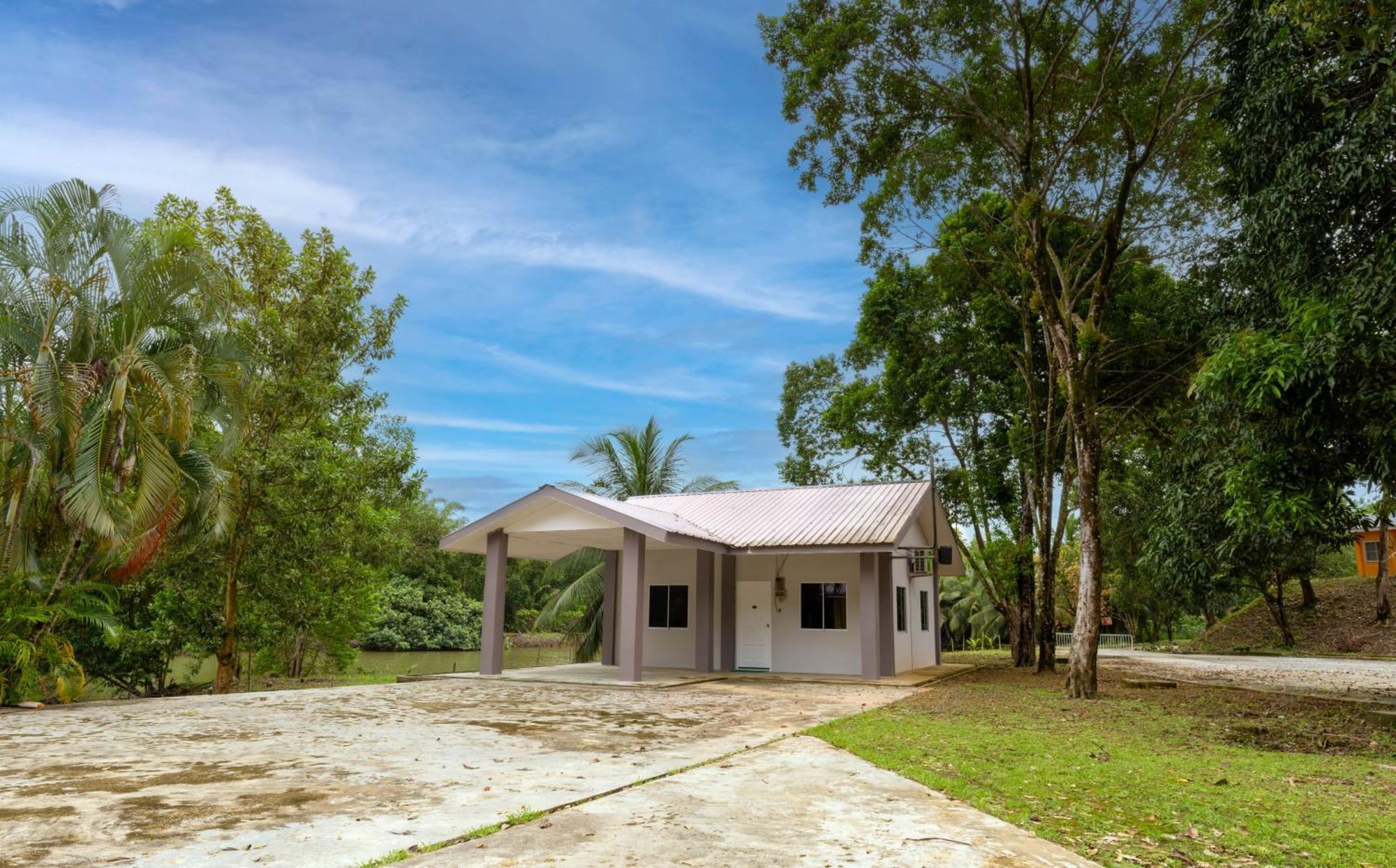 Putra Sentosa Retreat Camp, Sematan Hotel Luaran gambar